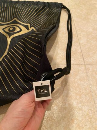 Bolsa Gymbag Tomorrowland Negra y Dorada