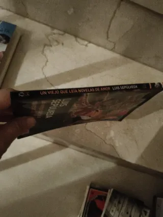Libro Un viejo que leía novelas de Amor.