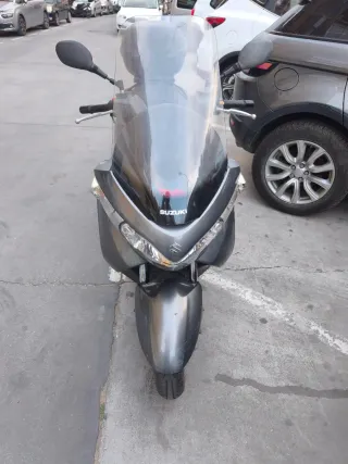 Suzuki Burgman 200 2009 para piezas.