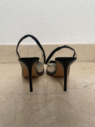 Zapatos de tacón negros punta estrecha