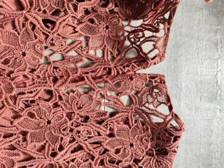 Vestito antico pizzo e gonna plissé