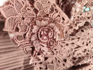 Vestito antico pizzo e gonna plissé