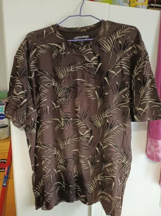 Camiseta TRG John Smith Negra y Amarilla