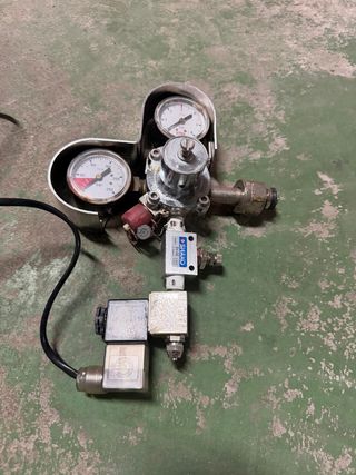 Acusrio, acuariofiloa, Manómetro y electroválvula