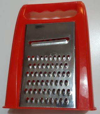 Grattugia rossa e bianca