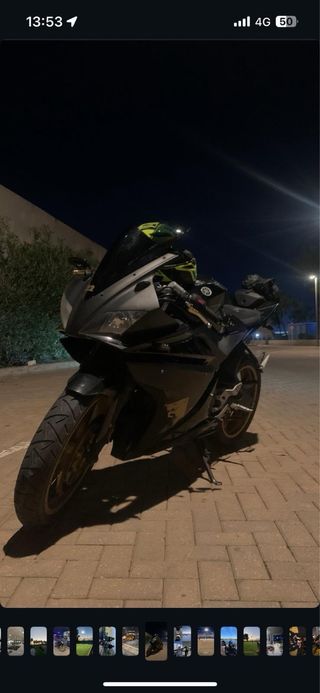 Yamaha YZF 125 Negra y Dorada