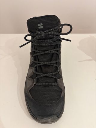Botas de montaña Salomon negras y grises