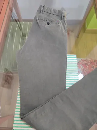 Pantalón  hombre.Chino Tommy Hilfiger Talla L
