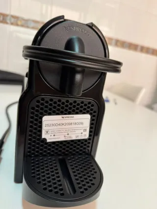 Cafetera Nespresso Inissia EN80.B