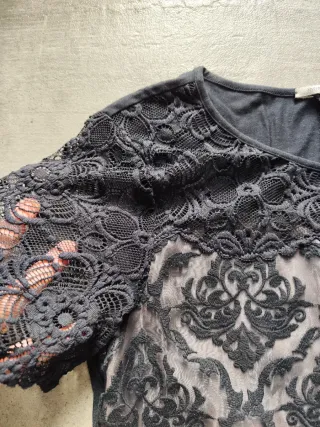 Abito in pizzo nero con motivo damascato