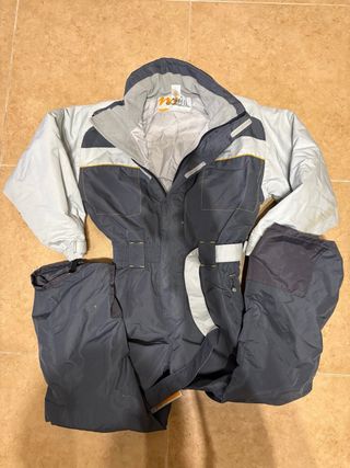 Mono de nieve infantil. Talla 10 años.