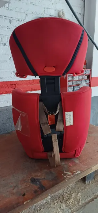 Silla de coche para bebé PLAY Roja