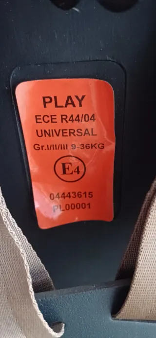 Silla de coche para bebé PLAY Roja