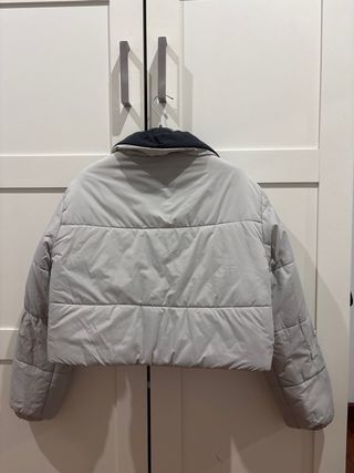 Chaqueta corta reversible negra y blanca