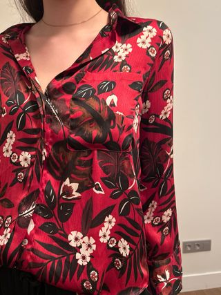 Blusa ZARA Estampada Floral Roja