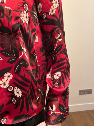 Blusa ZARA Estampada Floral Roja
