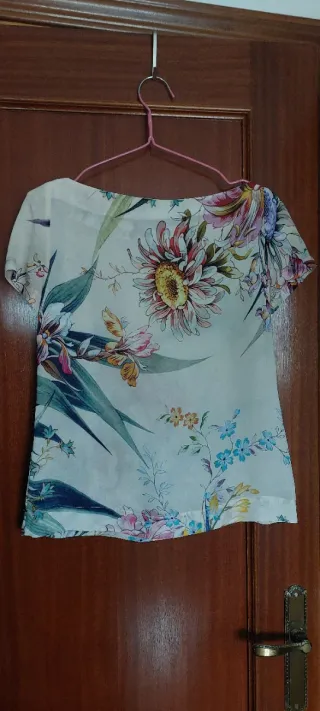 Blusa de flores de ZARA