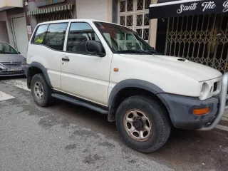 Nissan terrano 2.7 125cv
