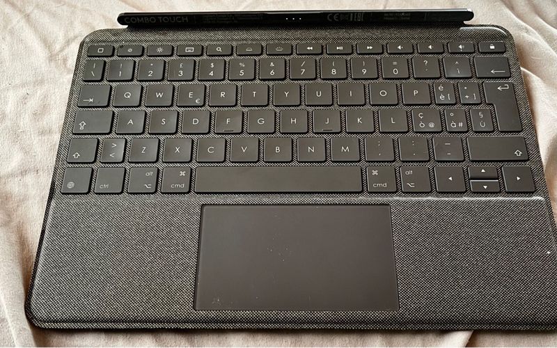 Teclado Logitech Combo Touch iPad 10.2 9ª Gen