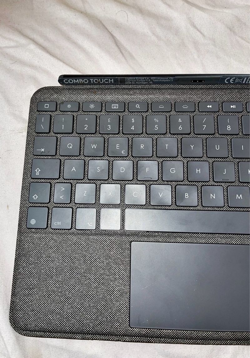 Teclado Logitech Combo Touch iPad 10.2 9ª Gen afbeelding 2