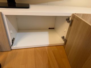 Mueble TV madera y blanco