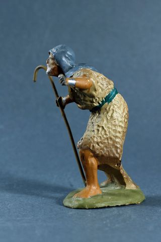 PASTOR CON BASTÓN PARA BELÉN. TIPO CASTELLS. 8 CM.