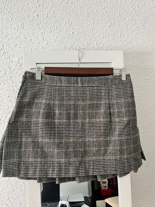 Falda Zara cuadros beige y gris