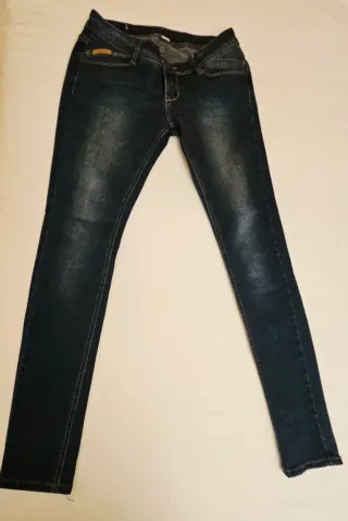 Pantalón vaquero pitillo,  marca T42 equivale a 38