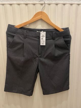 Pantaloni corti grigi nuovi per bambini (scuola)
