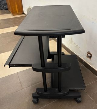 Mesita auxiliar negra con ruedas