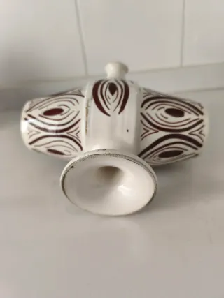 Botijo antiguo de cerámica