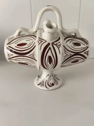 Botijo antiguo de cerámica