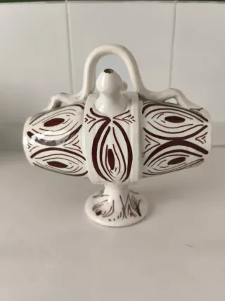 Botijo antiguo de cerámica