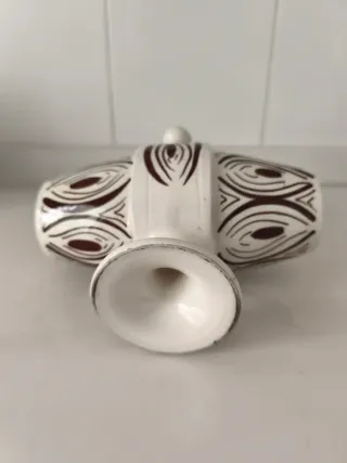 Botijo antiguo de cerámica