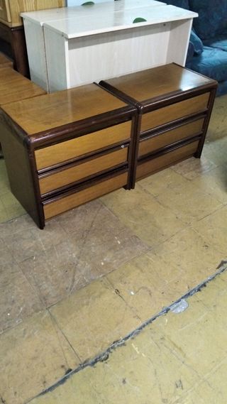 Dos mesitas de noche.Precio las dos