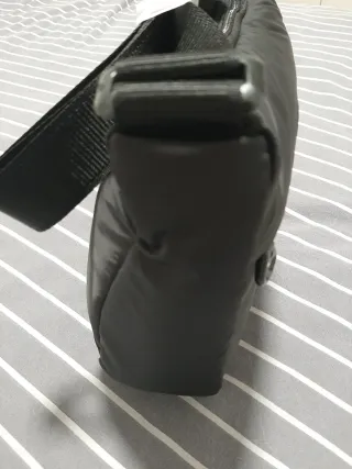 Bolso bandolera Mandarina Duck negro