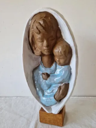 Escultura Virgen con Niño firmada P. Restori