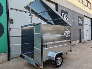 Alquiler de remolque cerrado 750 kg