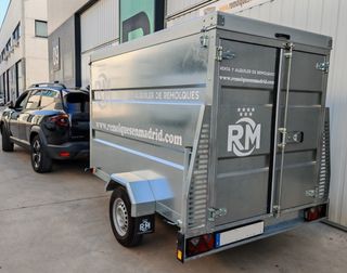 Alquiler de remolque cerrado 750 kg