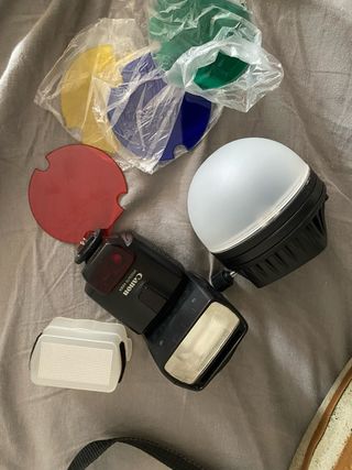 Cámara Canon T7i + Flash