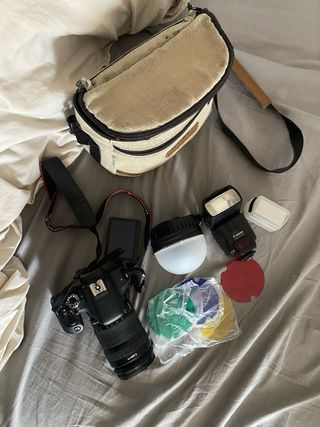 Cámara Canon T7i + Flash