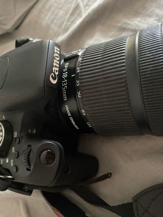 Cámara Canon T7i + Flash