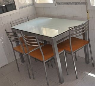 Mesa de cocina cristal y metal con 4 sillas