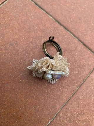 Anello vintage fatto a mano fiore in pizzo e perle
