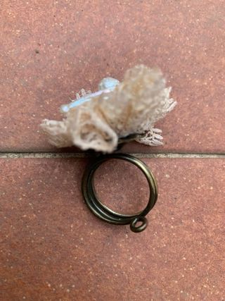 Anello vintage fatto a mano fiore in pizzo e perle