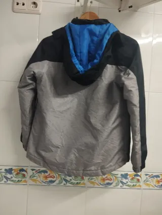Chaqueta impermeable para niños ideal para esquiar