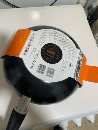 Sartén Wok Negro y Naranja