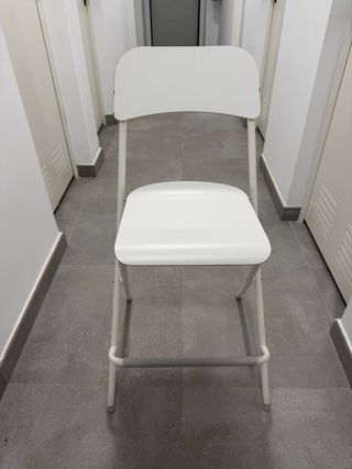 3 Taburetes altos blancos Ikea