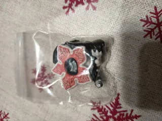 Confezione di figurine Kinder Joy Stranger Things