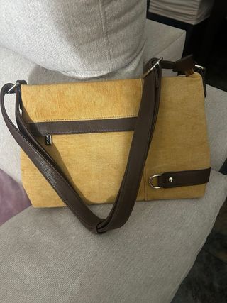 Bolso de verano amarillo y marrón